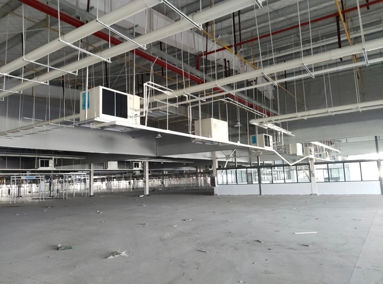 大型制衣廠車間整體降溫，安裝蒸發(fā)冷省電空調(diào)-臥式軸流機(jī)組