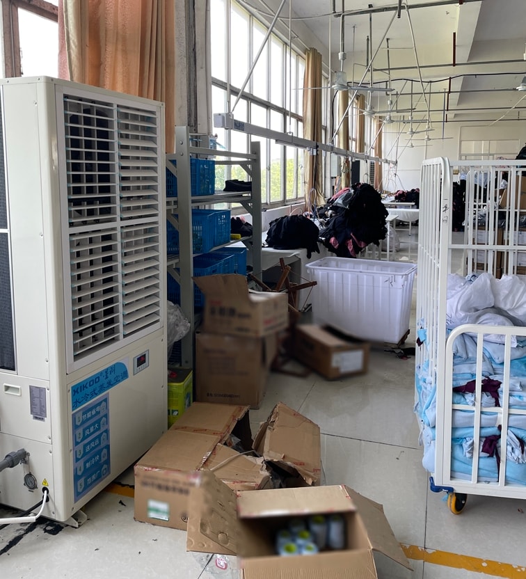 制衣廠整體降溫，安裝蒸發(fā)冷省電空調(diào)-立式雙風(fēng)口軸流機(jī)組