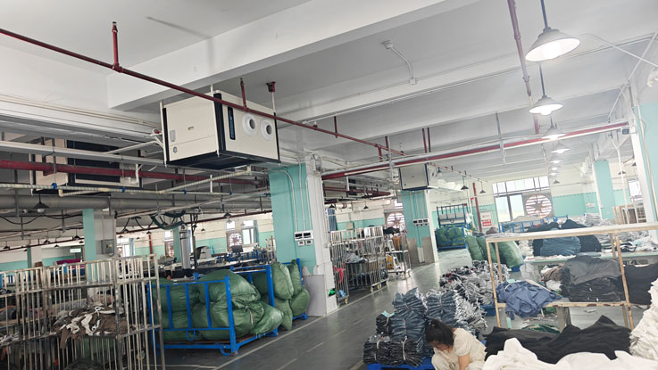 制衣廠制冷降溫，安裝蒸發(fā)冷省電空調(diào)-臥式射流空調(diào)機組